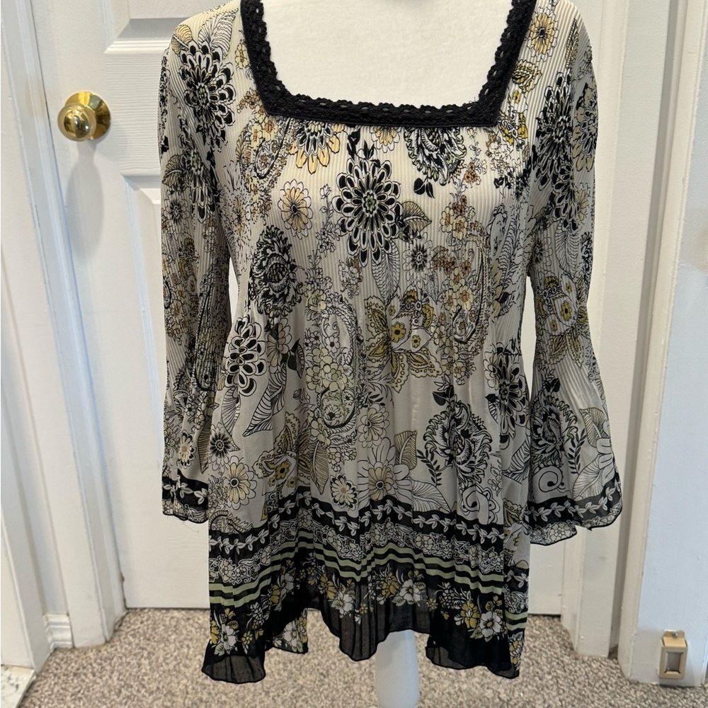 NICOLA Floral Women's Blouse with Black Trim